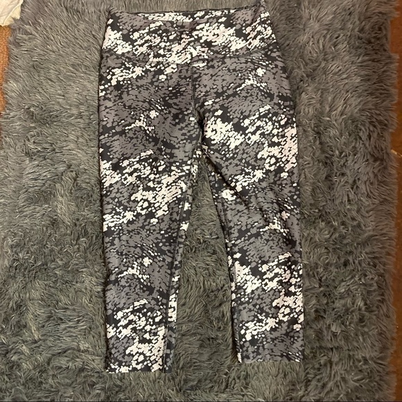 Nike Capri Leggings - Picture 1 of 4